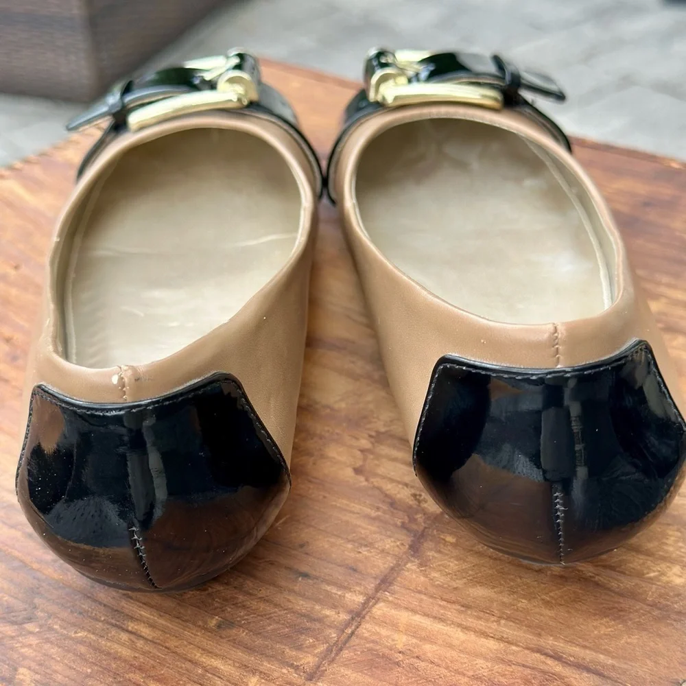 Bandolino Leather and Patent 7 1/2M Flats